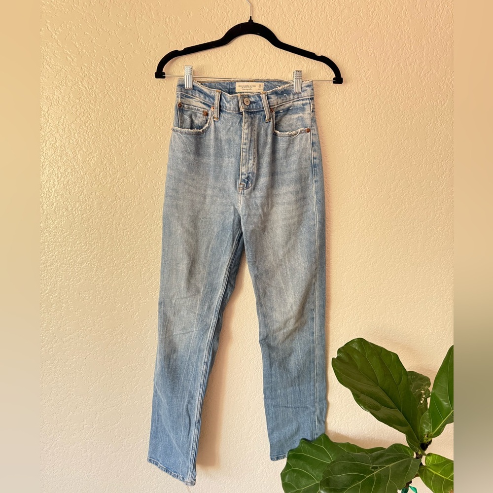 Abercrombie & Fitch The Ankle Straight Ultra High Rise Size 25/0L